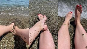 sea relax legs and feet. foot fetish daily. public beach. footsie babes foot.