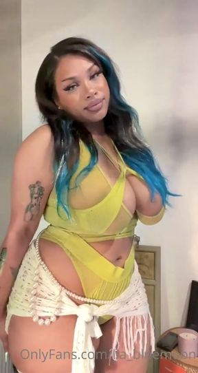 I'm Supposed to Be Unpacking but I Got Horny First Time I've Squirted in Months