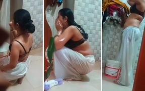 Free Use My Step Sis While She's Doing Her Shawer