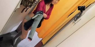 elle se donne un orgasme dans une cabine d essayage