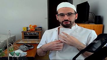 Je suis de retour pour de nouveau vous faire jouir