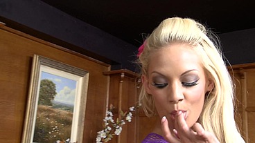 Valery Summer Lets The Plumber Lay Pipe To Her Pussy