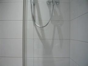 Jerking and cumming in the shower - Boyke18