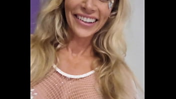 Met a Stranger on the Dance floor and took off the condom for a dirty creampie