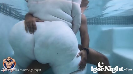 SSBBW Ass Jiggle's As She's Fucked While Underwater