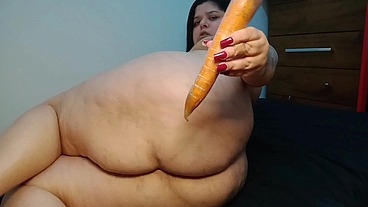 Bbw Trying Vegetables - Mary Jhuana