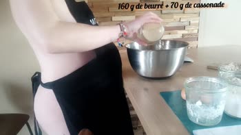 Emiamateur - Baking Sweet Delights at 9 Months Pregnant