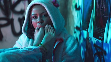 BBW Ebomy Lesbian feet worship on pettie tattoed girlfriend