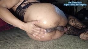 Anal Exam: Bee Probes Deeply to Feel Her Insides