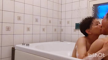 五十路熟年カップルこれからと言う時にまさかの展開&hellip_A middle-aged couple is about to take a bath when...