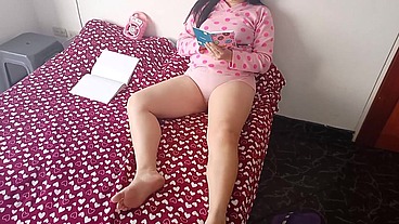Leo su diario y descubro que su deseo era ser follada duro por una gran polla caliente, como no habia nadie en casa aproveché para mostrarle mi gran polla