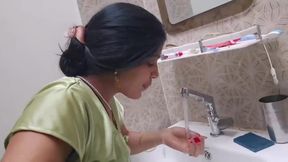 Jija ji ne apne choti sali ki virgin pussy milte hi uski pussy ros nikal diya,pussy ros piya jija ji ne guder ros yammy