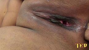 arrebentando o rabo da japa e gozando dentro da buceta - alice chilena