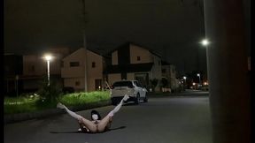 女装子まゆちゃんが深夜の静かな住宅街で大胆にも全裸になって大股開きして露出プレイを楽しむ