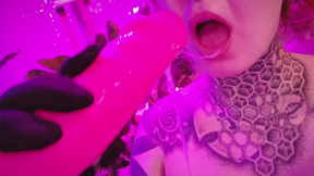 squirting tattooed bimbo sucks and fucks large neon dildo