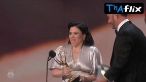 Hot redhead Alex Borstein gives sexy speech at Emmy Awards