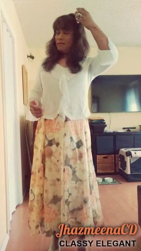 Traditional classy and elegant CD lady. Just pure femmeness on display for all to enjoy.