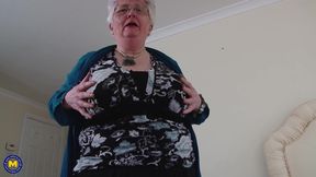 BBW gilf masturbates her hairy old cunt with the glass dildo