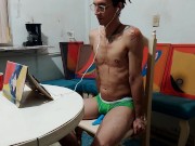 Un cibernauta se consuela con los juguetes sexuales en su interior: Raba Erre