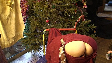 Christmas PAWG surprise! - Erin Electra