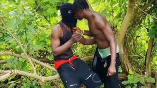 Gái mại dâm đồng tính trẻ người châu Á nghiệp dư, dương vật đen to bị hiếp dâm qua đường hậu môn