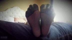 Soleful Sensuality in Dark Sheer Pantyhose (HD) WMV