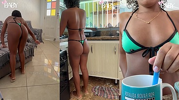 Novinha provoca tio limpando a casa com biquíni micro