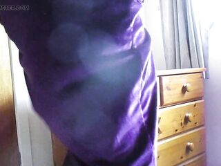 JERKING OFF IN GLOSSY NYLONS