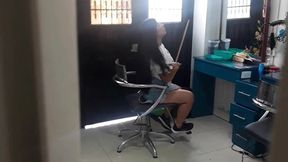 se la chupo en la peluqueria y se corre en mi boca que rica leche