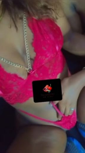 Chica dancing and touching herself