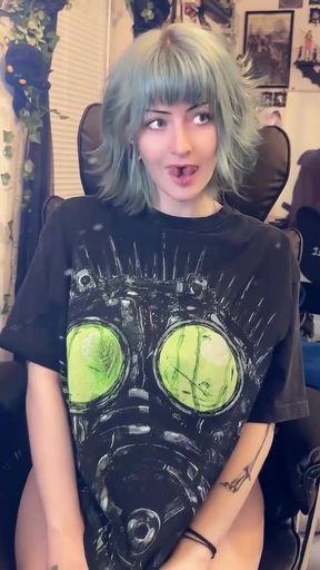 Goth babe shows off her big tits and ass