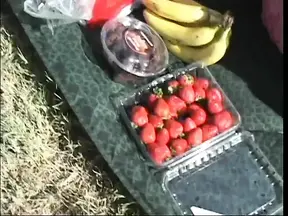 Hotty AF black dude bangs two hot cutie pies outside in a sick three-some