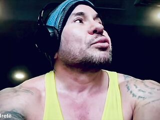 Hawt macho dude starts out as an actor in gay porn