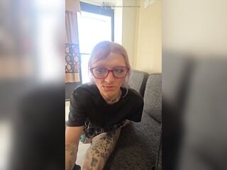 Trans bitch cums on her own face