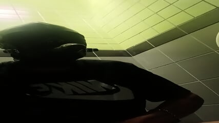 Je me suis retrouv attach au toilette