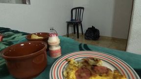 HOT GIRL FARTING AND EAT BY SCARLET WHITE (CAM BY RENATO) FULL HD