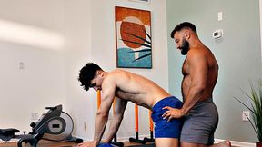 Muscled rager jock assfucks gym trainer after workout