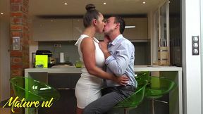 Busty MILF Susi gives a sloppy blowjob to Roberto