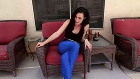 INEED2PEE Meet Ama Rio Pissing sexy spandex leggings!