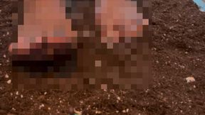 Ebony giantess helps tiny lay the foundation to his new home with her giantess feet