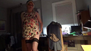 プラスサイズのアマチュア成熟したアメリカ人女装ぽっちゃりゲイ女が尻を犯される自家製ソロガールビデオ