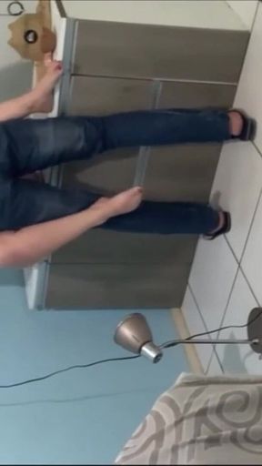 The Slut Came to Offer Herself While I Worked and I Gave Her What She Wanted, Cock in the Ass