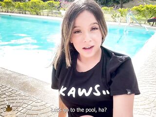 Me pongo caliente en el dia de piscina y me masturbo frente a las camaras