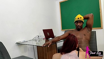 SURUBA COM A PROFESSORA INES VENTURA A ALUNA NOVA RUIVA MARY REDQUEEN E O TRAVESSO JEFAO - SURUBA WITH TEACHER INES VENTURA, NEW STUDENT MARY REDQUEEN AND NAUGHTY JEFAO