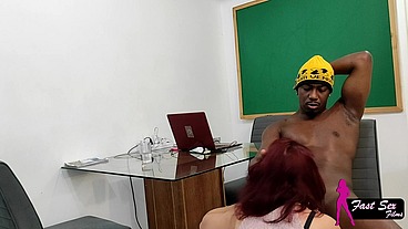 SURUBA COM A PROFESSORA INES VENTURA A ALUNA NOVA RUIVA MARY REDQUEEN E O TRAVESSO JEFAO - SURUBA WITH TEACHER INES VENTURA, NEW STUDENT MARY REDQUEEN AND NAUGHTY JEFAO