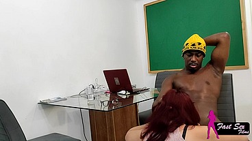 SURUBA COM A PROFESSORA INES VENTURA A ALUNA NOVA RUIVA MARY REDQUEEN E O TRAVESSO JEFAO - SURUBA WITH TEACHER INES VENTURA, NEW STUDENT MARY REDQUEEN AND NAUGHTY JEFAO