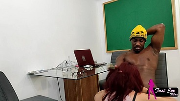 SURUBA COM A PROFESSORA INES VENTURA A ALUNA NOVA RUIVA MARY REDQUEEN E O TRAVESSO JEFAO - SURUBA WITH TEACHER INES VENTURA, NEW STUDENT MARY REDQUEEN AND NAUGHTY JEFAO