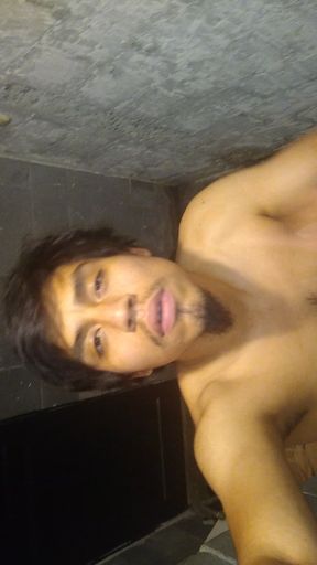COZY PEEING IN THE BATHROOM MEANS TRAS I SHOW YOU MY BODY