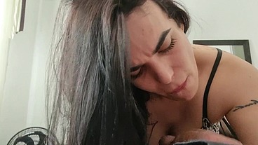 Mamei o motoboy e deixei ele goza no meu cu