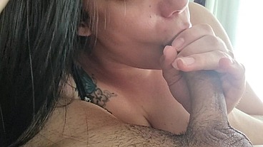 Mamei o motoboy e deixei ele goza no meu cu